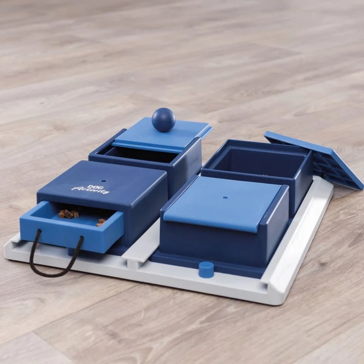 Trixie Dog Activity Poker Box 1 - 31X31 CM 4 Trixie Dog Activity Poker Box 1 - 31X31 CM - Afbeelding 4