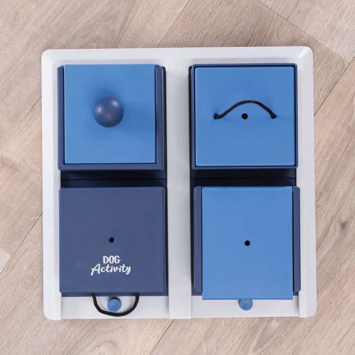 Trixie Dog Activity Poker Box 1 - 31X31 CM 9 Trixie Dog Activity Poker Box 1 - 31X31 CM - Afbeelding 9