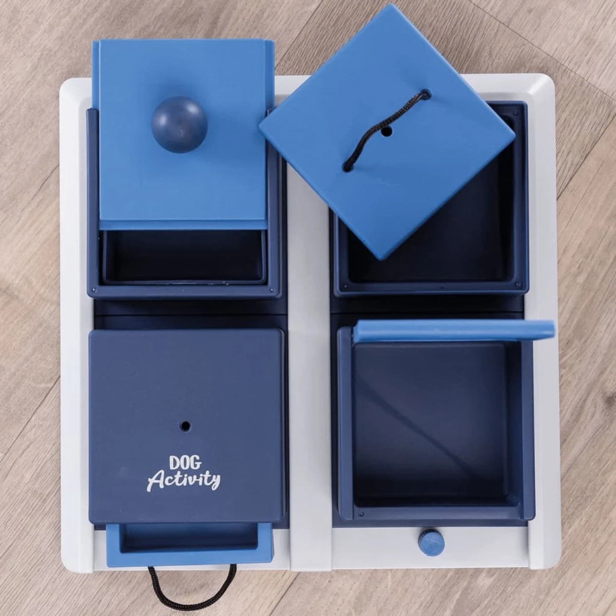 Trixie Dog Activity Poker Box 1 - 31X31 CM 10 Trixie Dog Activity Poker Box 1 - 31X31 CM - Afbeelding 10