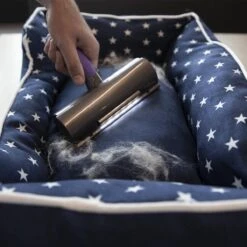 FurDaddy Batterij-aangedreven - Huisdier Haar Verwijderaar Voor Kleding - Herbruikbare Pluizenroller Voor Moeiteloze Verwijdering Van Kattenhaar & Hondenhaar - Zelfreinigende Pluizenborstel Voor Tapijt, Bank, Auto, Bed -Hondenbenodigdheden Korting 1200x1200 298