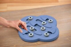 Nina Ottosson Dog Hide N Slide Composiet 33x33x5 Cm 12 Nina Ottosson Dog Hide N Slide Composiet 33x33x5 Cm -Hondenbenodigdheden Korting 1200x800 209