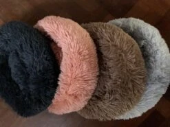 HONDEN RELAX Kussen - Superzacht Fluffy Ronde Mand 100 Cm - Taupe/Zandkleur 14 HONDEN RELAX Kussen - Superzacht Fluffy Ronde Mand 100 Cm - Taupe/Zandkleur -Hondenbenodigdheden Korting 1200x899 9